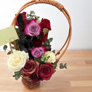 Cesta de vino con rosas – Regalo elegante y gourmet